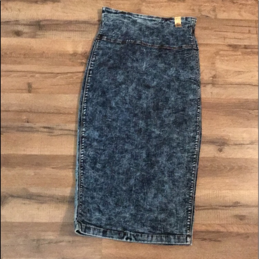 Hi-Waisted Denim Skirt From Vibrant in Acid Wash